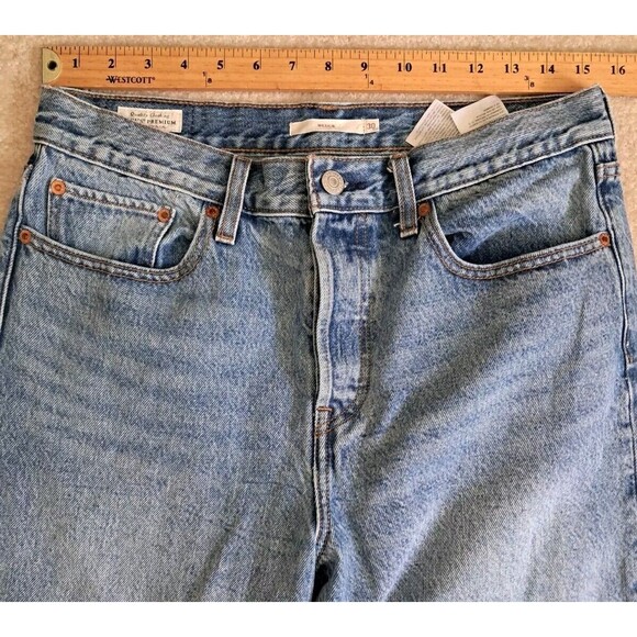 Levi's Women's Size 30 Wedgie Jeans Light Wash Raw Hem High Rise Button Fly - Picture 13 of 13